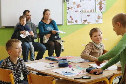 Den otevench dve