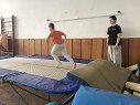 V tlocviku